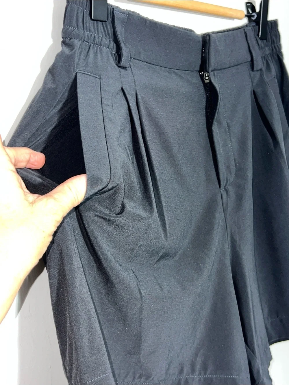 Vuori Optimist Shorts Black Stretch High Rise Elastic Back Pockets Size S